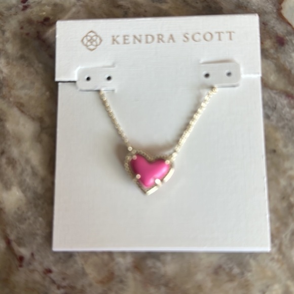 Pink heart Kendra Scott necklace - Picture 3 of 3
